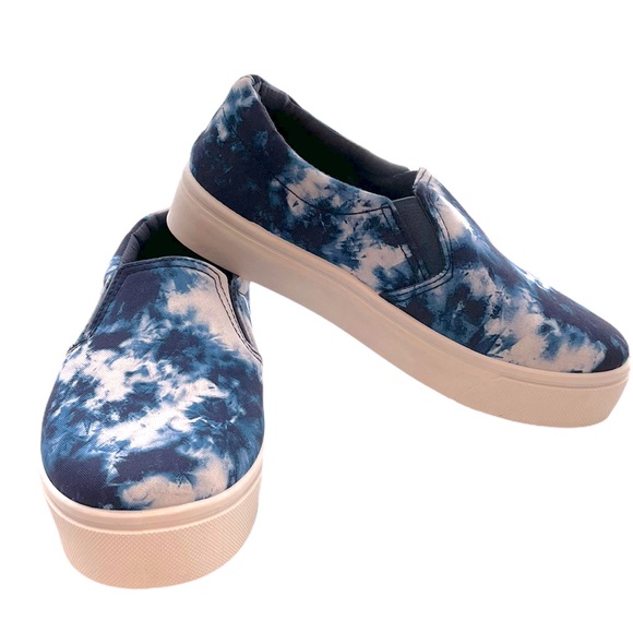 NWOT Olivia Miller Tayrona Slip On Sneaker Size 6 - Picture 2 of 9